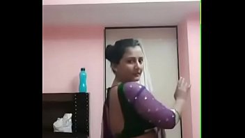 Busty pooja bhabhi seductive dance